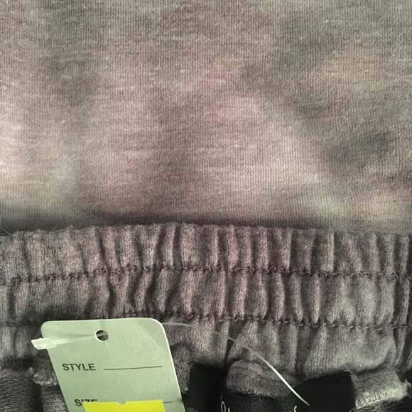 Boutique Jogging Set! - Picture 2 of 9